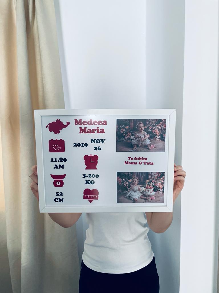 Tablou Personalizat Copii, RAMA ALBA 40*30 cm, Detalii Rosii, pozitionare VERTICALA